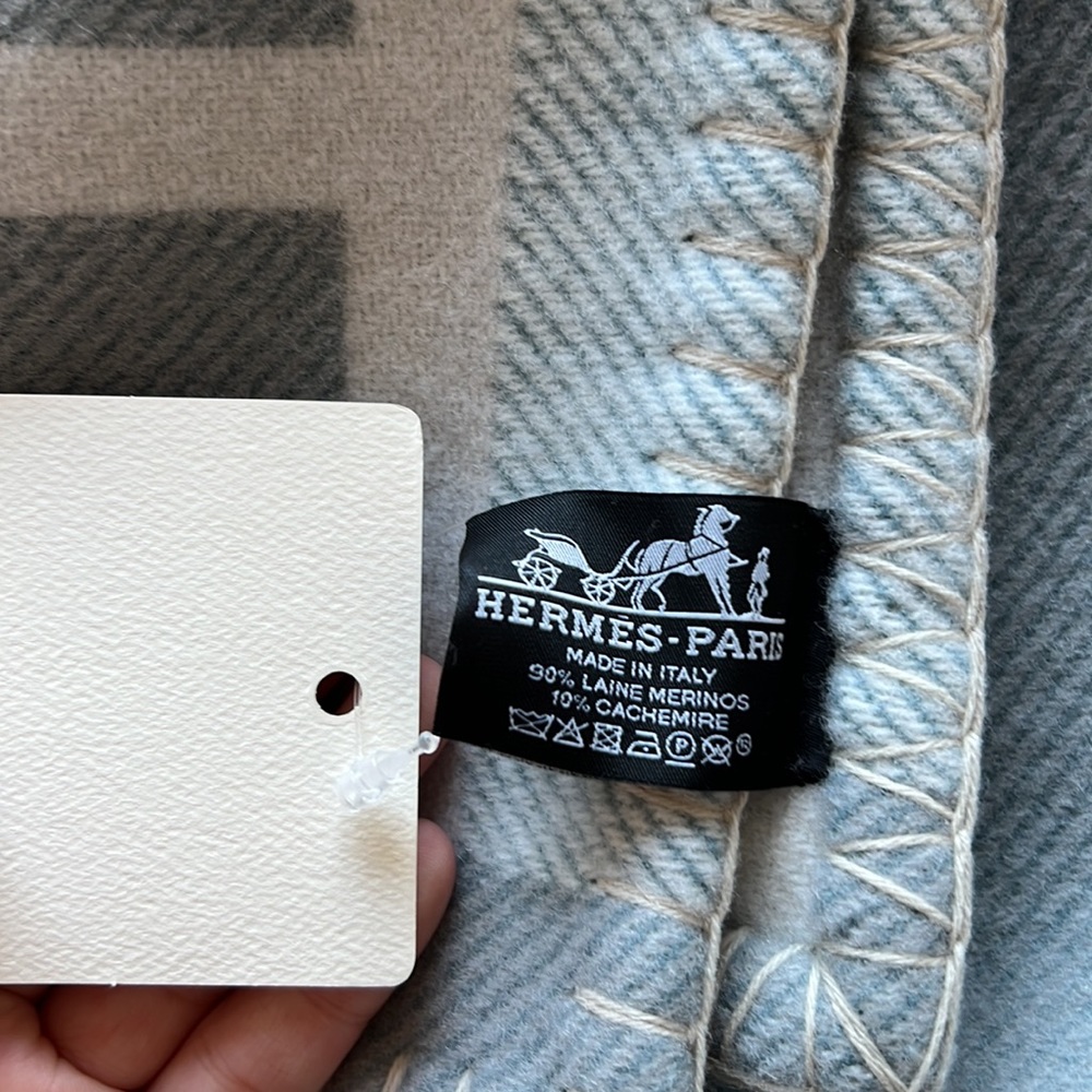 - Brand new hermes blanket in gray ithaque - Picture 7 of 8